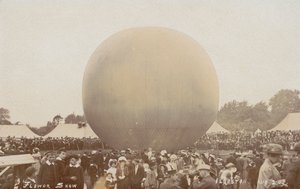 Heißluftballon bei der Ilkeston Blumenschau, Derbyshire, 2. August 1909 von EB Turner