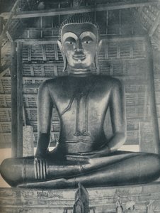 Herrlichkeit des zentralen Schreins im Wat Suthat, Bangkok, ca. 1935 von ENA