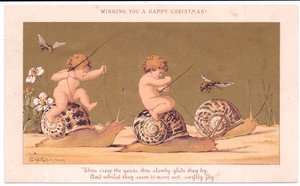 Eine viktorianische Weihnachtskarte von zwei nackten Babys, die auf Schnecken reiten, begleitet von Wespen, vor einem goldenen Hintergrund von E. Gertrude Thompson