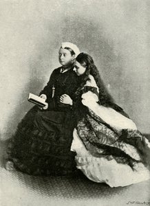 Ihre Majestät mit Prinzessin Beatrice, April 1871, um 1897 von E. and S. Woodbury