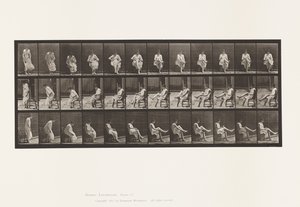 Tafel 417. Toilette; Sitzen und Strümpfe anziehen von Eadweard Muybridge