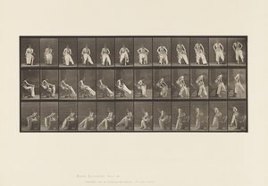Toilette; vom Stuhl aufstehen und Kleidung anziehen von Eadweard Muybridge