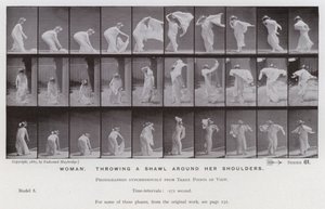 Die menschliche Figur in Bewegung: Frau, wirft einen Schal um ihre Schultern von Eadweard Muybridge