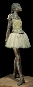 14 Jahre alt oder große Tänzerin in Bronze, Tüll und rosa Satin auf Holzsockel