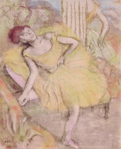Tänzerin in Ruhe, um 1897-1900 von Edgar Degas