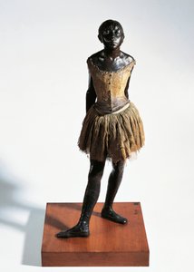 Kleine Tänzerin im Alter von 14 Jahren, ca. 1880, von Edgar Degas, Bronzestatue und Tüll von Edgar Degas