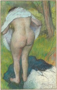 Junge Frau, die sich anzieht