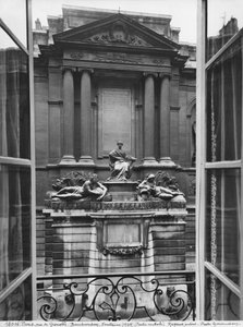 Ansicht des Brunnens der vier Jahreszeiten, zentraler Teil, rue de Grenelle (Detail) von Edmé Bouchardon