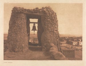 Portfolio XVI, Tafel 564: Acoma Glockenturm von Edward S. Curtis