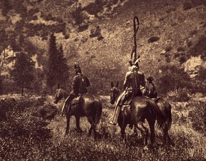 Im Schwarzen Canon. Die Apsaroke liebten immer die Hügel, bevorzugten monotone Wiesen... den Schatten der Wälder und die klaren Flüsse.