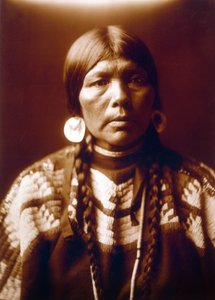 Indianische Frau, die Frau von Ow High, ca. 1905, Foto von Edward S. Curtis von Edward Sheriff Curtis