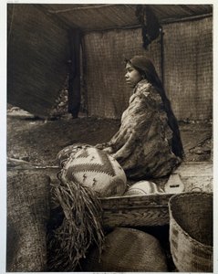 Indianer Amerikas: ein junges Indianermädchen, Tochter des Häuptlings des Skokomish-Stammes