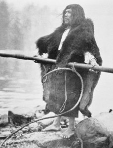 Nootka-Indianer mit Walfängerharpune, ca. 1900