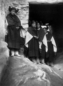 Junge Hopi-Indianer im Dorf Walpi (Arizona)