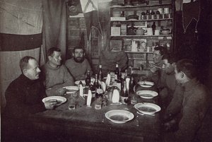 Die Männer, Mittwintertag-Dinner, Britische Antarktis-Expedition, Kap Evans, 22. Juni 1912