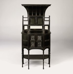 Ein ebonisiertes Kabinett, ca. 1873