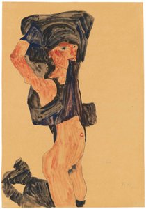 Kniendes Mädchen, das ihren Rock über den Kopf zieht von Egon Schiele