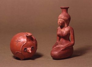 Gefäße in Form eines Mädchens und eines Igels von Egyptian