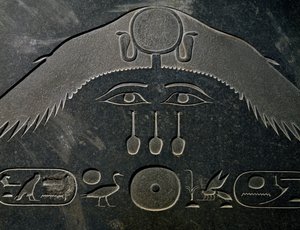 Pyramidion von Amenemhat III, Höhe 140 cm, Basalt, aus Dahshur (Detail) von Egyptian 12th Dynasty