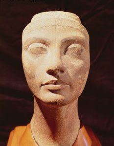 Ein königlicher Kopf, möglicherweise von Nofretete, aus Memphis, Neues Reich