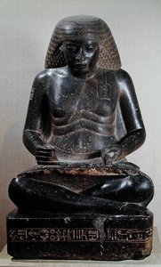 Amenhotep, Sohn des Hapu, im Schneidersitz, aus dem Tempel von Amun, Karnak, ca. 1391-53 v. Chr. von Egyptian 18th Dynasty