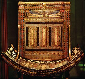 Zeremonialstuhl von Tutanchamun, Detail des gebogenen Sitzes und Rückens, Neues Reich, ca. 1325 v. Chr. von Egyptian 18th Dynasty