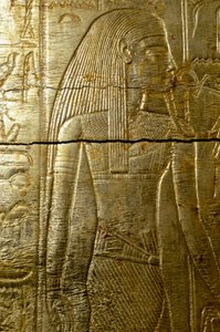 Detail aus der Gravur der goldbedeckten Kapelle von Tutanchamun