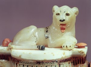 Detail des Deckels eines Salbgefäßes mit einer Figur des Königs als Löwe, aus dem Grab von Tutanchamun (ca. 1370-52 v. Chr.) Neues Reich (bemalter Alabaster)