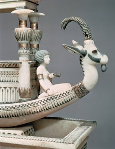 Detail des Bugs eines Bootes mit dem Kopf eines syrischen Steinbocks und einer Figur, die als Prinzessin Mutnedjmet gilt, aus dem Grab von Tutanchamun (ca. 1370-52 v. Chr.) Neues Reich (Alabaster)