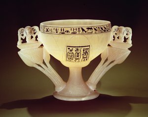 Trinkbecher in Form einer halbgeöffneten Lotusblume, gefunden am Eingang zum Grab von Tutanchamun (ca. 1370-1352 v. Chr.) Neues Reich