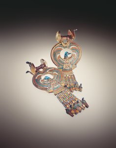Ohrringe mit hybriden Vögeln mit Flügeln von Falken und Köpfen von Enten, aus dem Grab von Tutanchamun (ca. 1370-1352 v. Chr.) Neues Reich