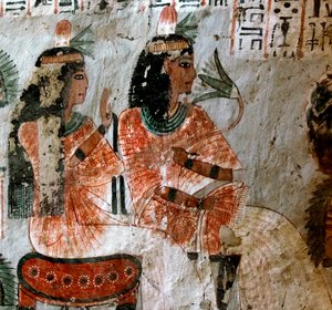 Ägyptische Antike: Darstellung von Nebtawy (Nebtaoui), Frau des Schreibers Roy und seiner Schwester. Malerei aus dem Grab von Roy (TT255). 18. Dynastie. Vom Westufer von Luxor, Ägypten von Egyptian 18th Dynasty