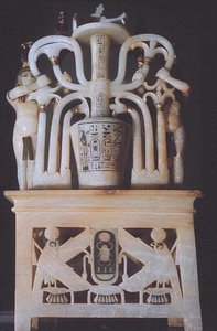 Blumiges Salbgefäß, aus dem Grab von Tutanchamun (ca. 1370-1352 v. Chr.)