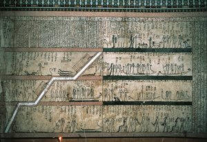 Fresken, die das Buch von Amduat darstellen, Die Reise des Sonnenbootes, an der Ostwand der Grabkammer