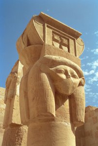 Hathor-köpfige Säule, aus der Kapelle der Hathor, Tempel von Hatschepsut, Neues Reich, ca. 1552-1296 v. Chr.