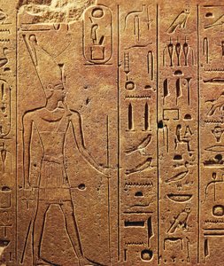 Hieroglyphen, Detail eines Blocks aus dem Tempel von Hatschepsut in Karnak, ägyptische Zivilisation, Neues Reich, Dynastie XVIII