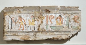 Inschrift in besonders klaren Hieroglyphen: ein Mann mit Gehstock, ein bärtiger Gott hockend, ein Mann mit der Hand am Mund