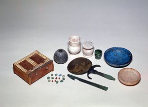 Gegenstände aus dem Grab einer ägyptischen Dame, aus Grabgruppe 1723, aus Sidmant el-Gebel, Neues Reich