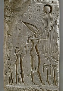 Die königliche Familie von Amenophis IV. Akhnaton opfert Aton