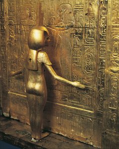 Schatz des Tutanchamun. Vergoldeter Schrein der Kanopenkrüge oder Kanopenkiste. Detail mit Göttin Selket, Neues Reich, 18. Dynastie, ägyptische Zivilisation von Egyptian 18th Dynasty