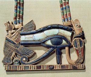 Wedjet-Augen-Pektorale, aus dem Grab von Tutanchamun (ca. 1370-52 v. Chr.) Neues Reich (Gold-Cloisonné mit Glaspaste)