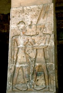 Alte ägyptische Kunst: Flachrelief an der Säule des Tempels von Sethos I. (Sety oder Seti I) von Egyptian 19th Dynasty