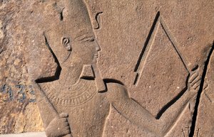 Block mit Reliefs und Inschriften von Ramses II., Großer Tempel des Amun, Tanis, Ägypten, ägyptische Zivilisation, Neues Reich, Dynastie XIX von Egyptian 19th Dynasty
