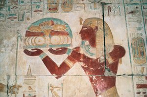 Ägypten, Abydos, Tempel des Pharao Sethos I., Osiris-Kapelle, bemaltes Relief, das einen Opferträger darstellt