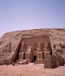 Ägyptische Antiquität: Koloss des Tempels von Ramses II. 1271-1256 v. Chr. Abu Simbel, Assuan, Ägypten von Egyptian 19th Dynasty