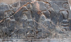 Ägyptische Antike: Detail eines Reliefs, das die Embleme der von Pharao Ramses II. (1292-1186 v. Chr.) eroberten Gebiete schmückt. Tempel von Luxor. Ostufer (Theben), Ägypten