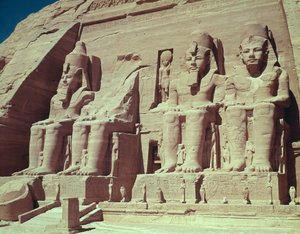 Vier kolossale Figuren des Königs, aus dem Tempel von Ramses II., Neues Reich, um 1279-1213 v. Chr. von Egyptian 19th Dynasty