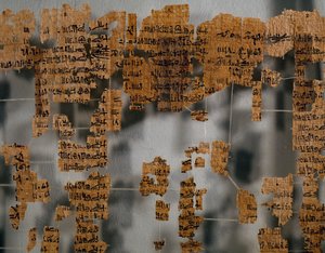 Fragmente des Turiner Papyrus, auch bekannt als Königspapyrus oder Königskanon-Papyrus, etwa 41 x 170 cm, wahrscheinlich aus der Regierungszeit von Ramses II. aus Theben, ägyptische Zivilisation, Neues Reich, Dynastie XIX von Egyptian 19th Dynasty