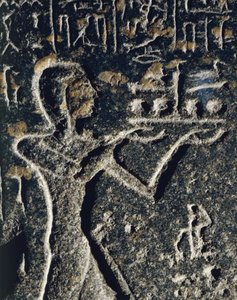 Granitstatue, die Prinz Merneptah in Anbetung zeigt, gewidmet dem Gott Ptah