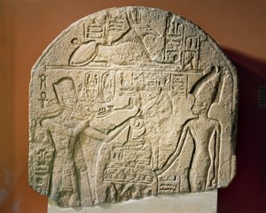 Kalksteinstele, die Ramses II zeigt, wie er Weihrauch und Papyrus der Göttin Astarte darbringt